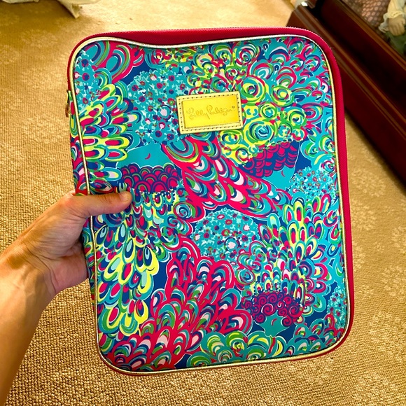 Lilly Pulitzer Accessories - VGUC Lilly Pulitzer Portfolio